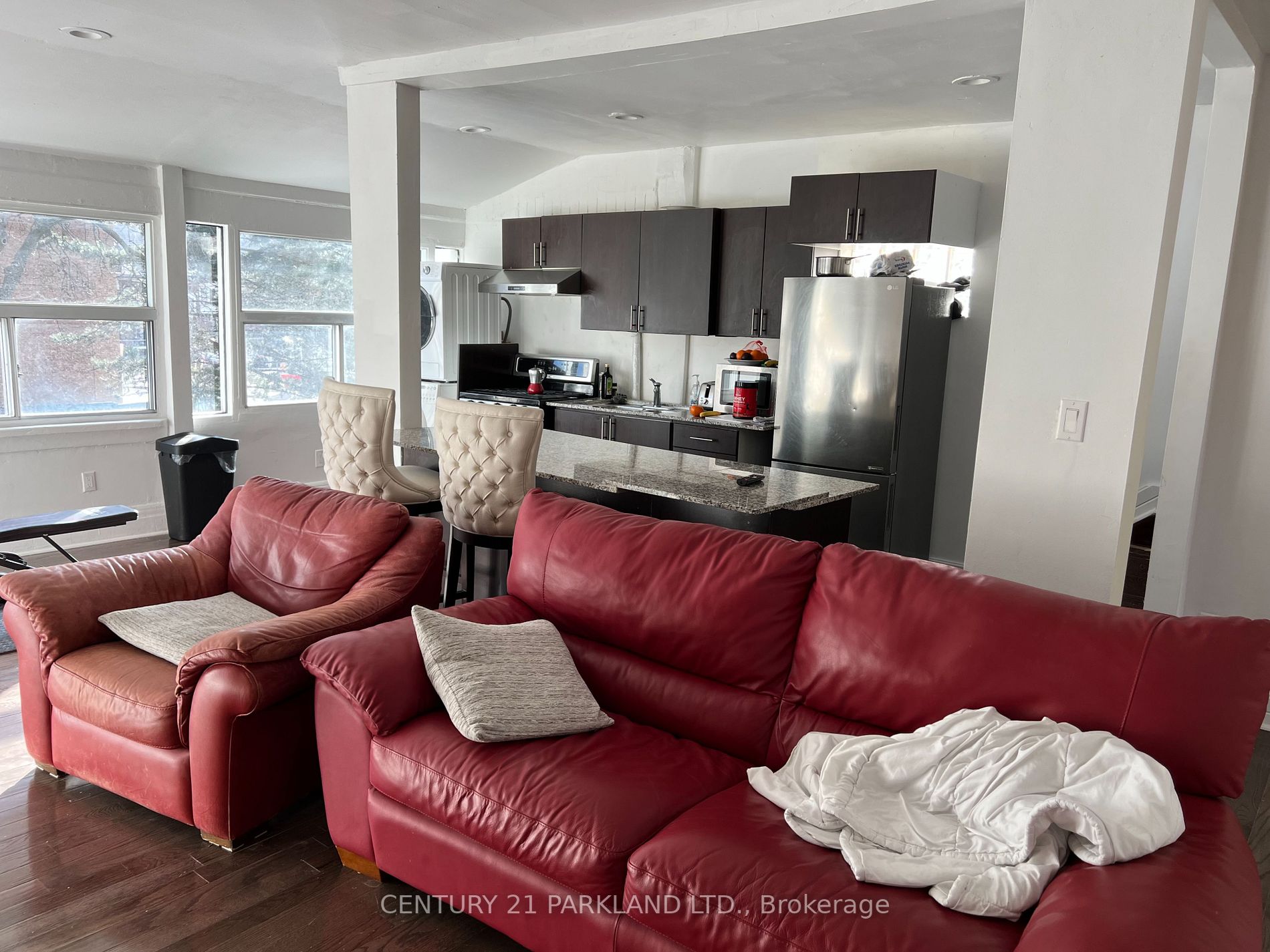 2 Dearbourne Ave