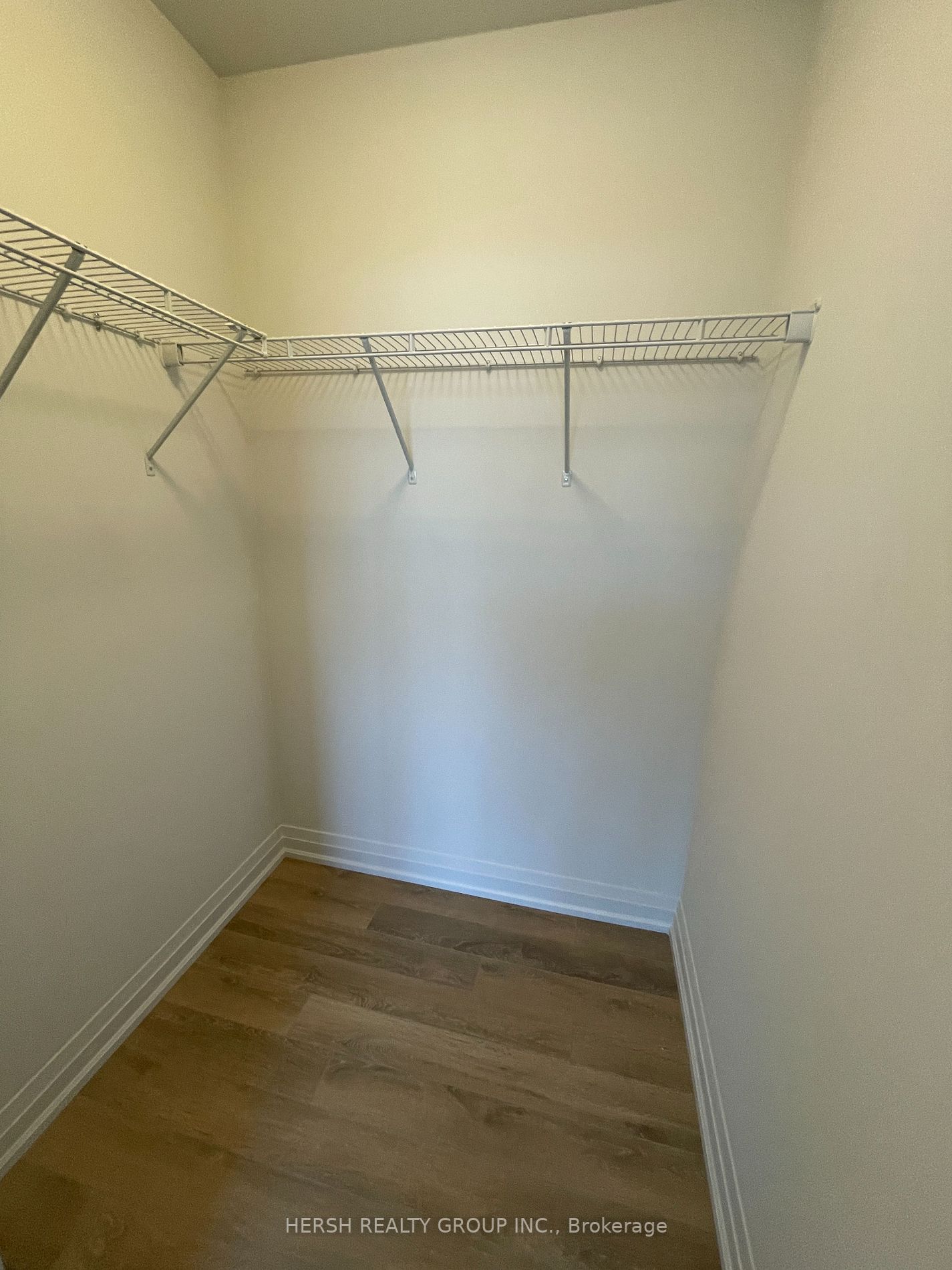 10 Meadowglen Pl, #203