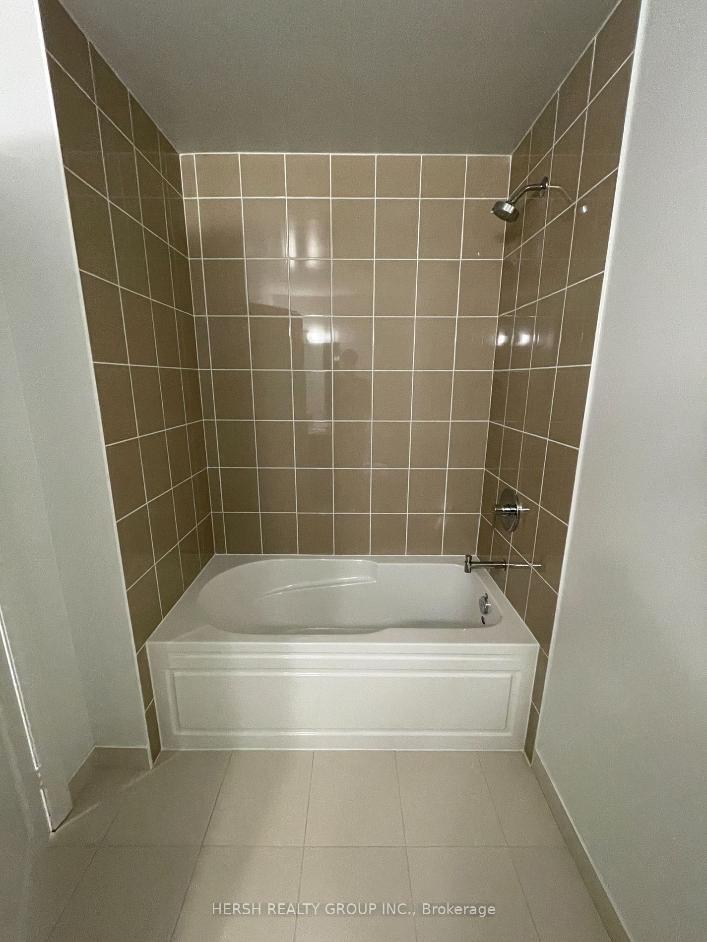 10 Meadowglen Pl, #203
