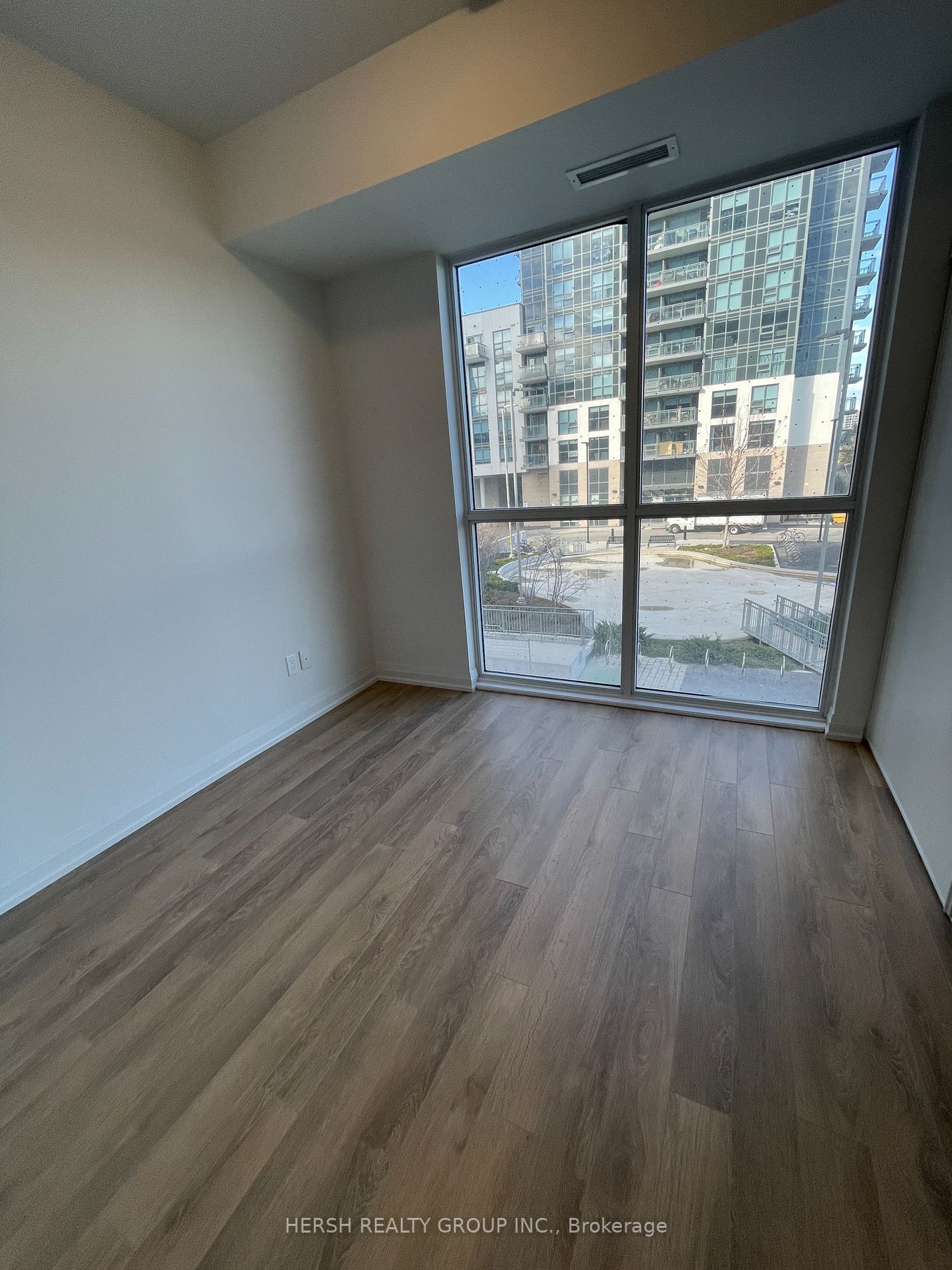 10 Meadowglen Pl, #203