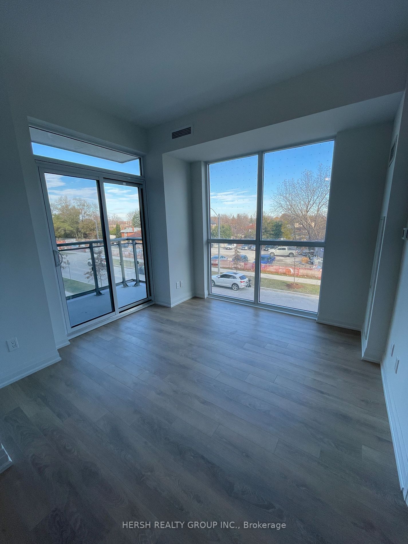 10 Meadowglen Pl, #203