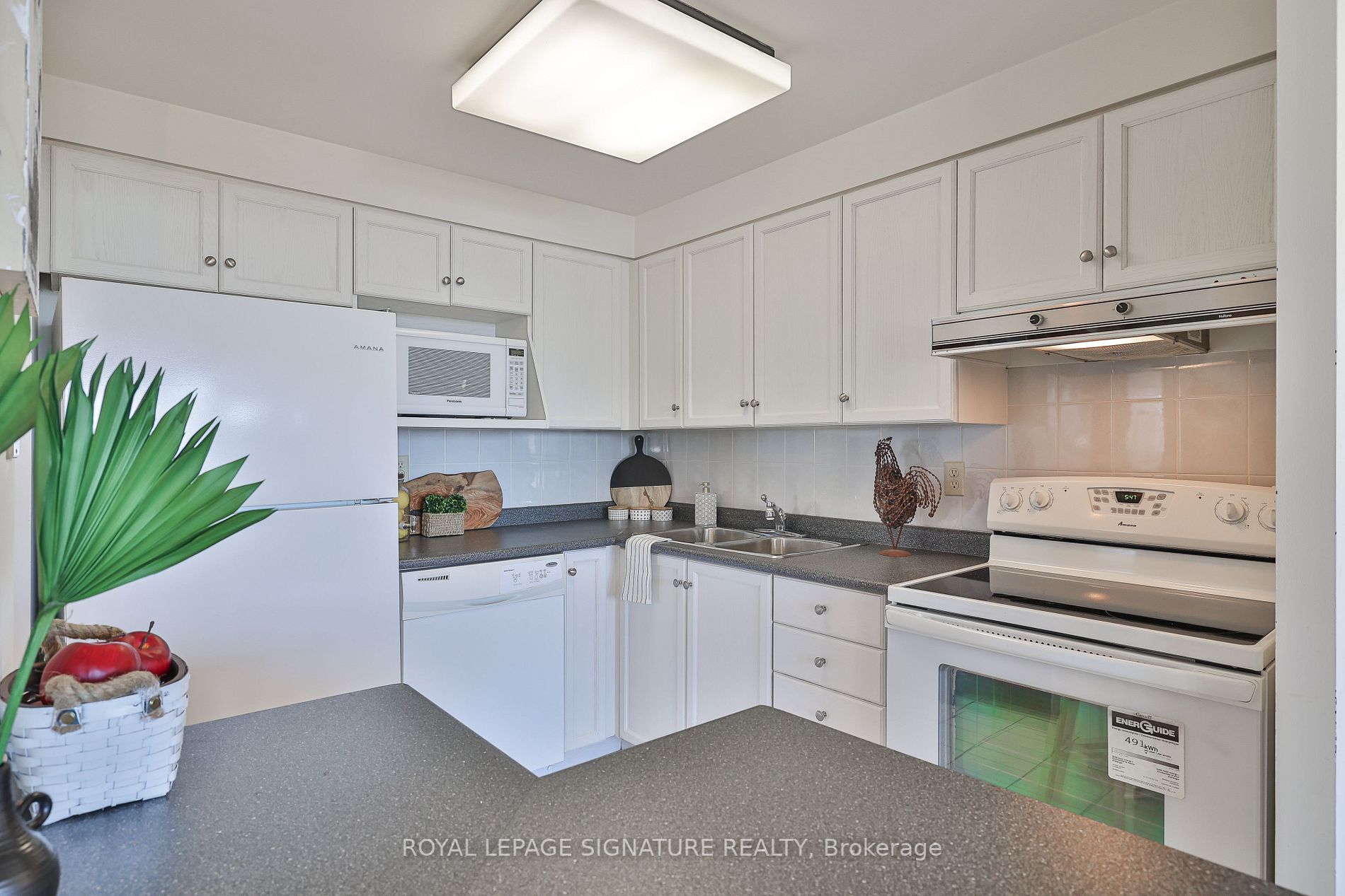 3231 Eglinton Ave E, #1701