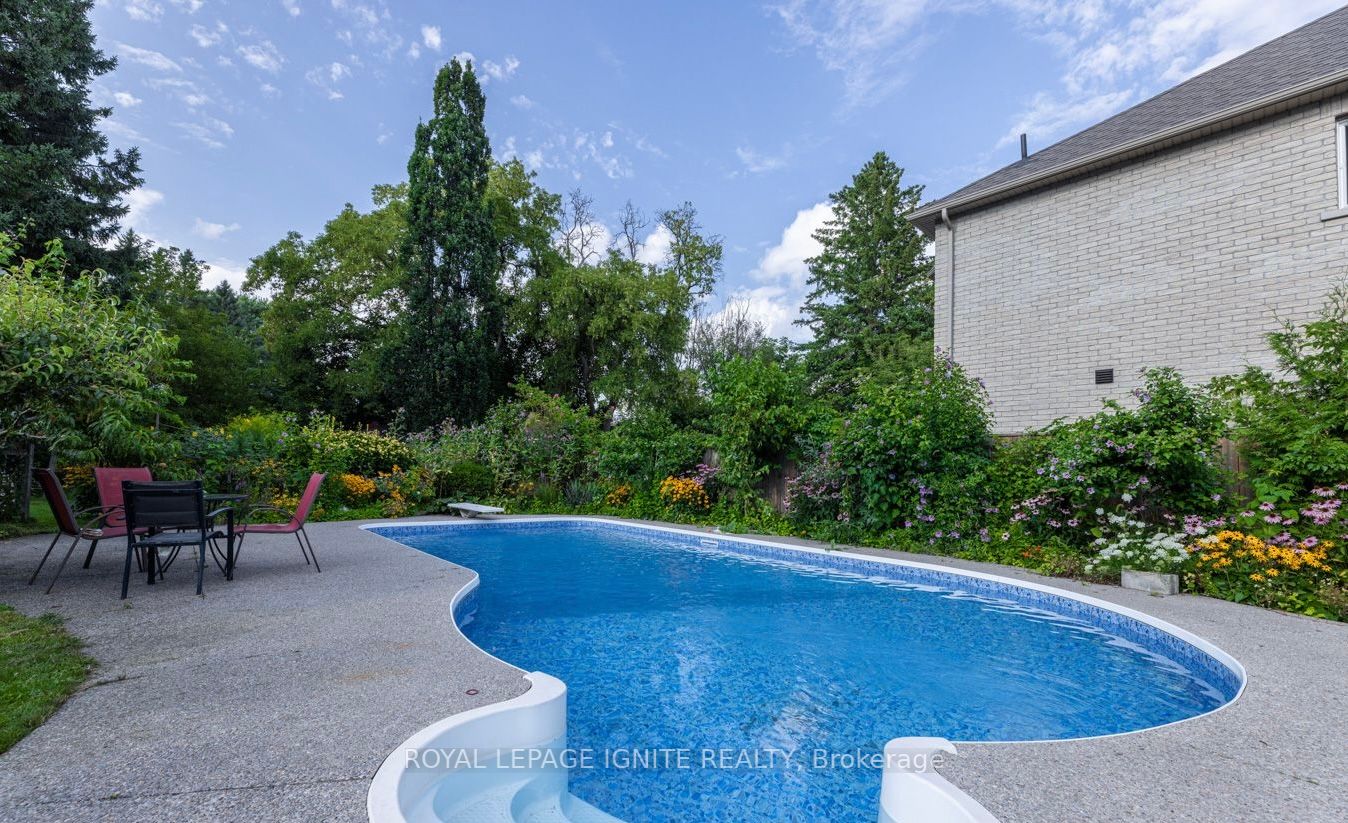 878 Strouds Lane