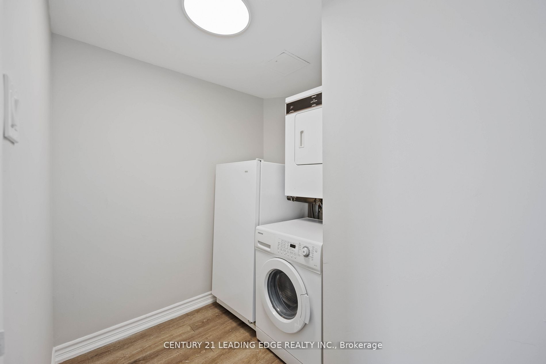 3233 Eglinton Ave E, #1001