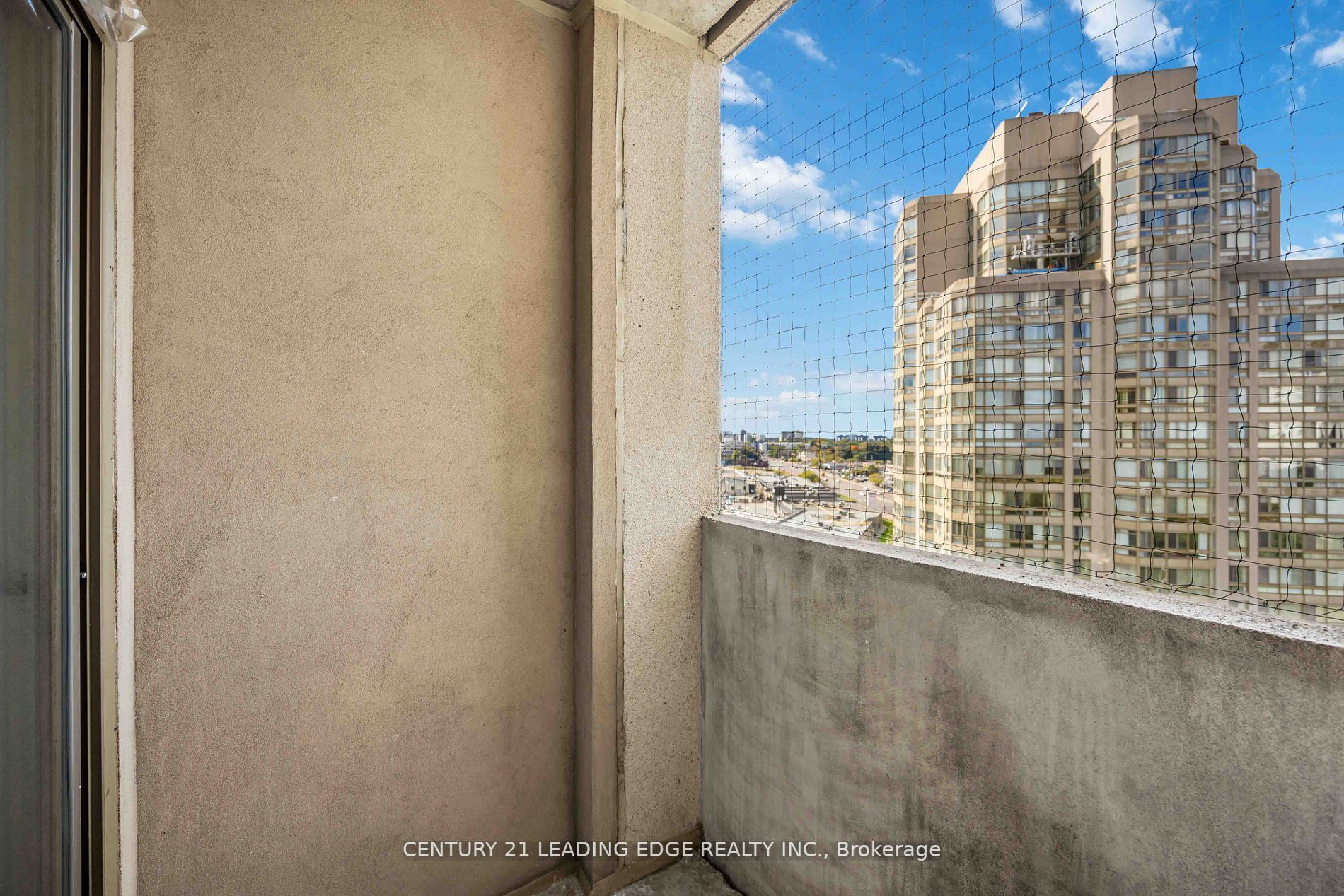 3233 Eglinton Ave E, #1001