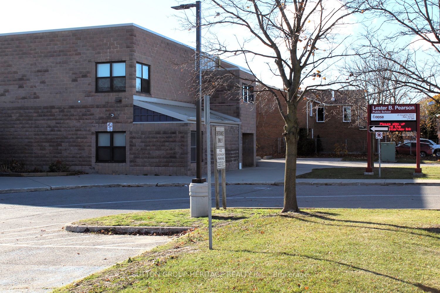 75 Brockman Cres