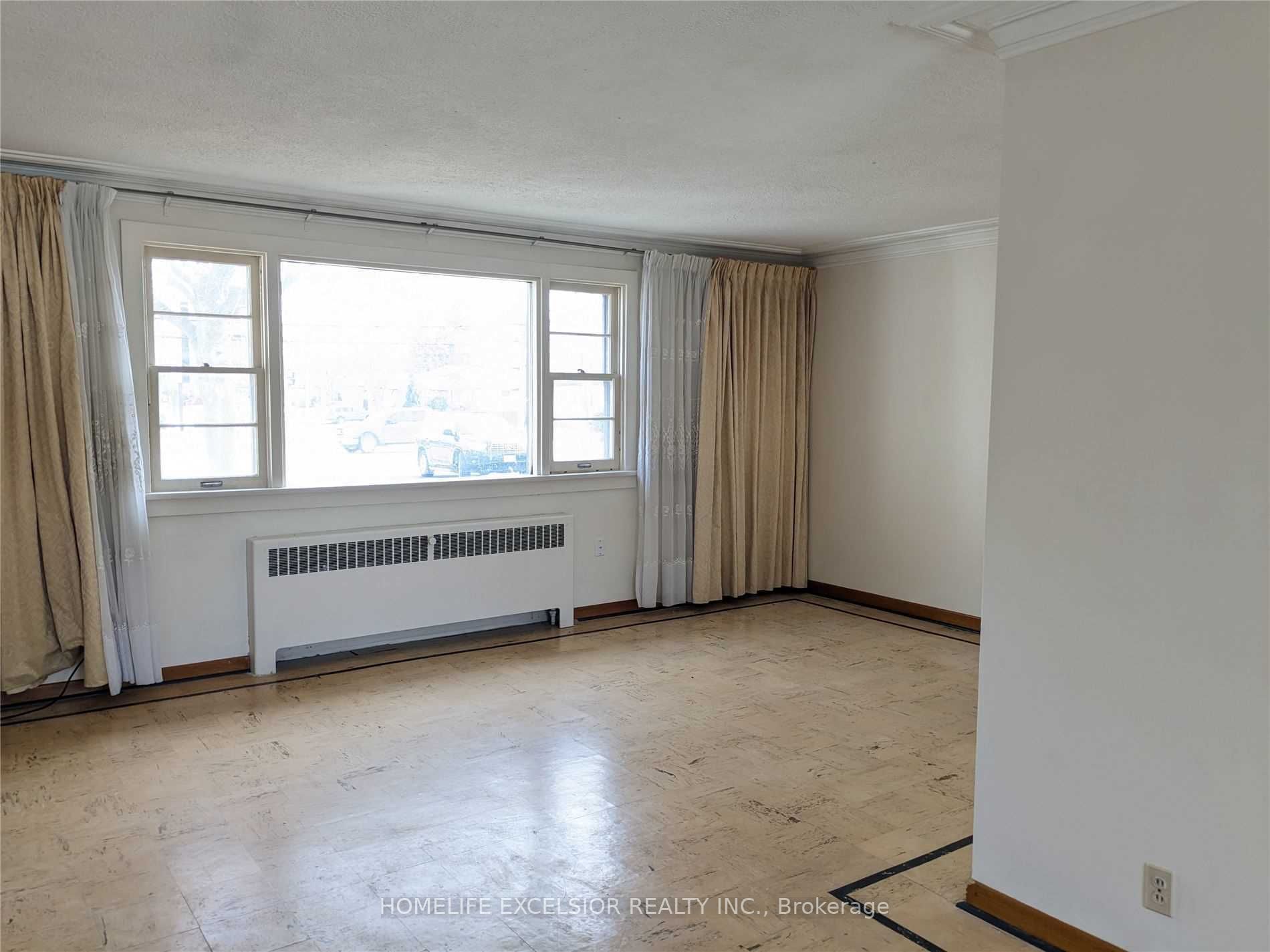 1482 Simcoe St N