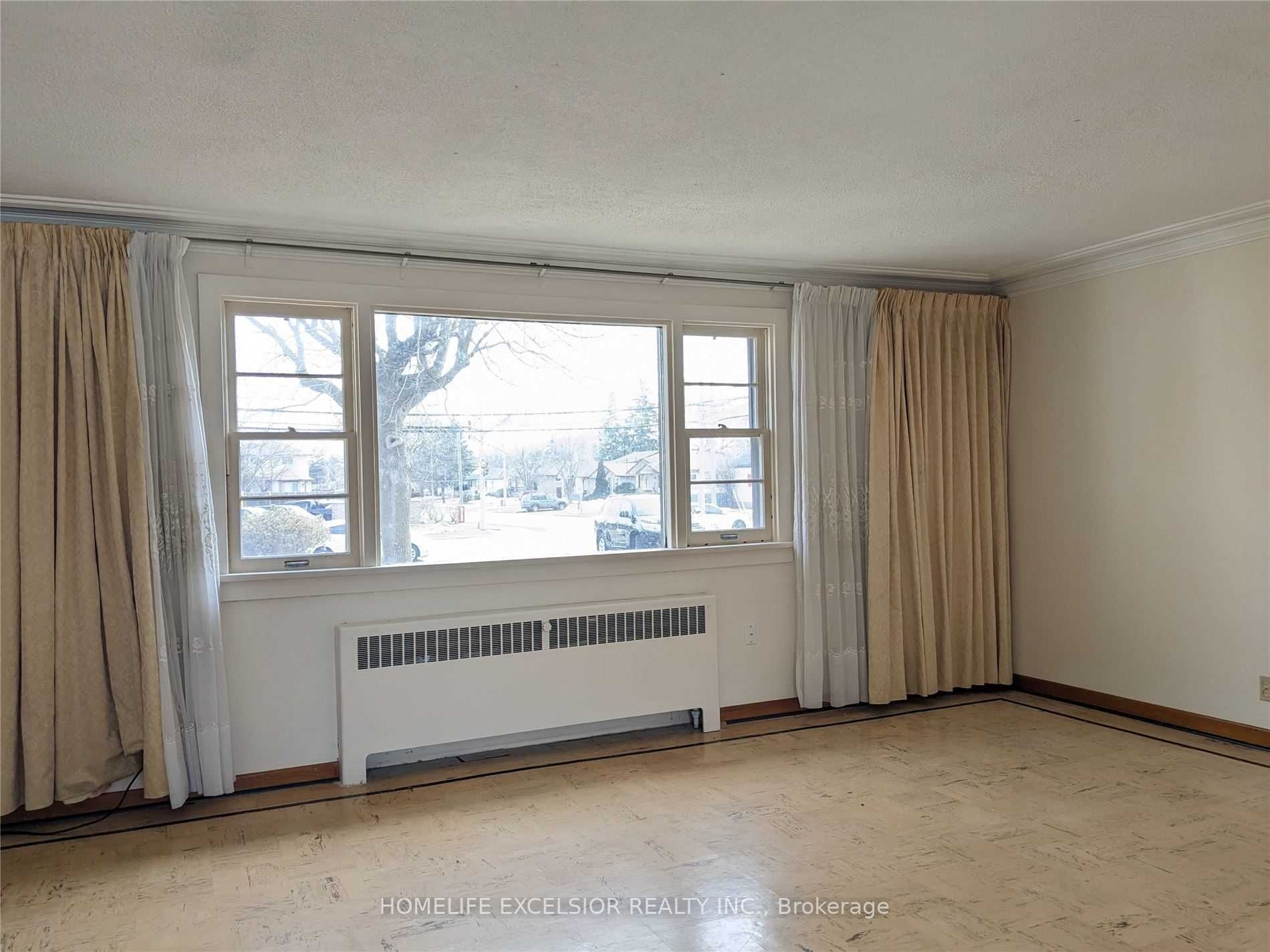 1482 Simcoe St N