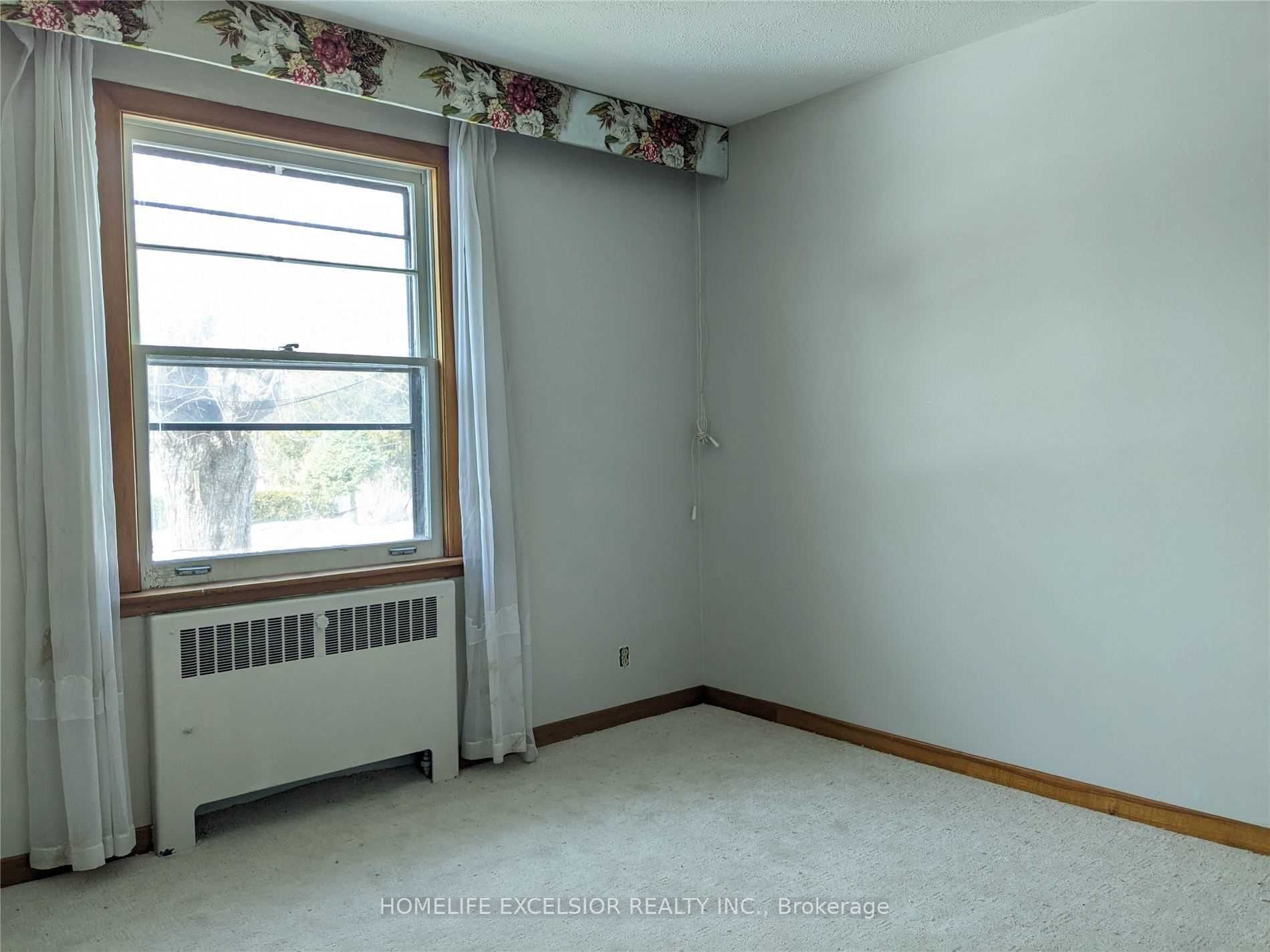 1482 Simcoe St N