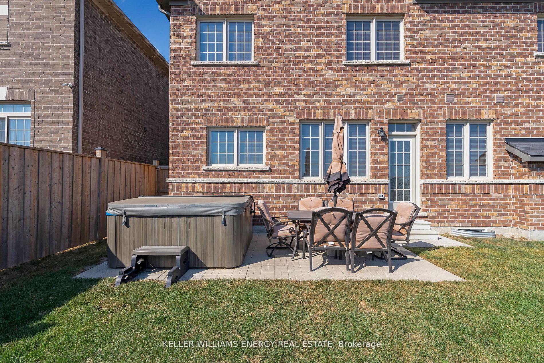 96 Whitehand Dr