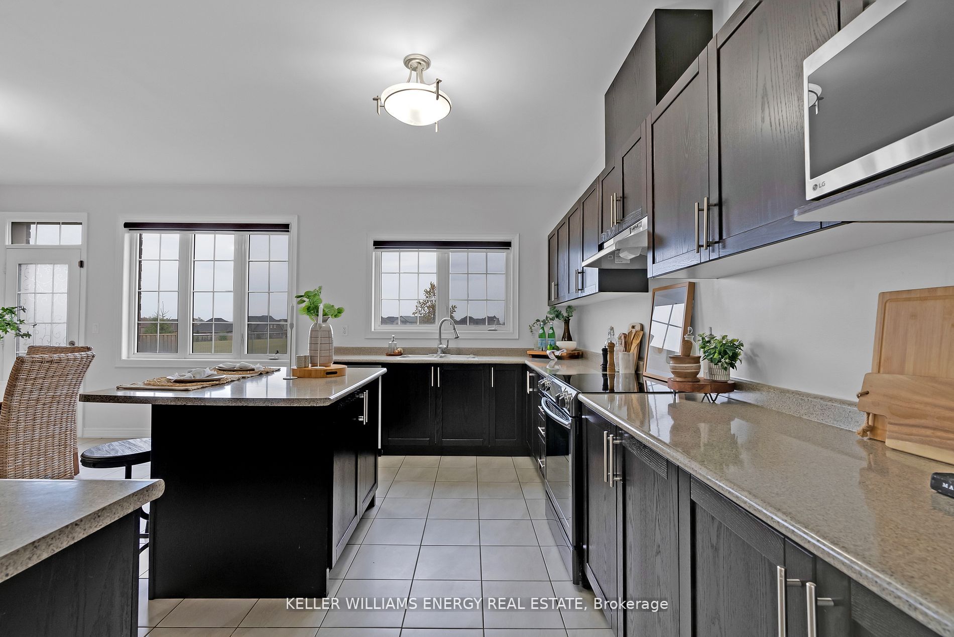 96 Whitehand Dr