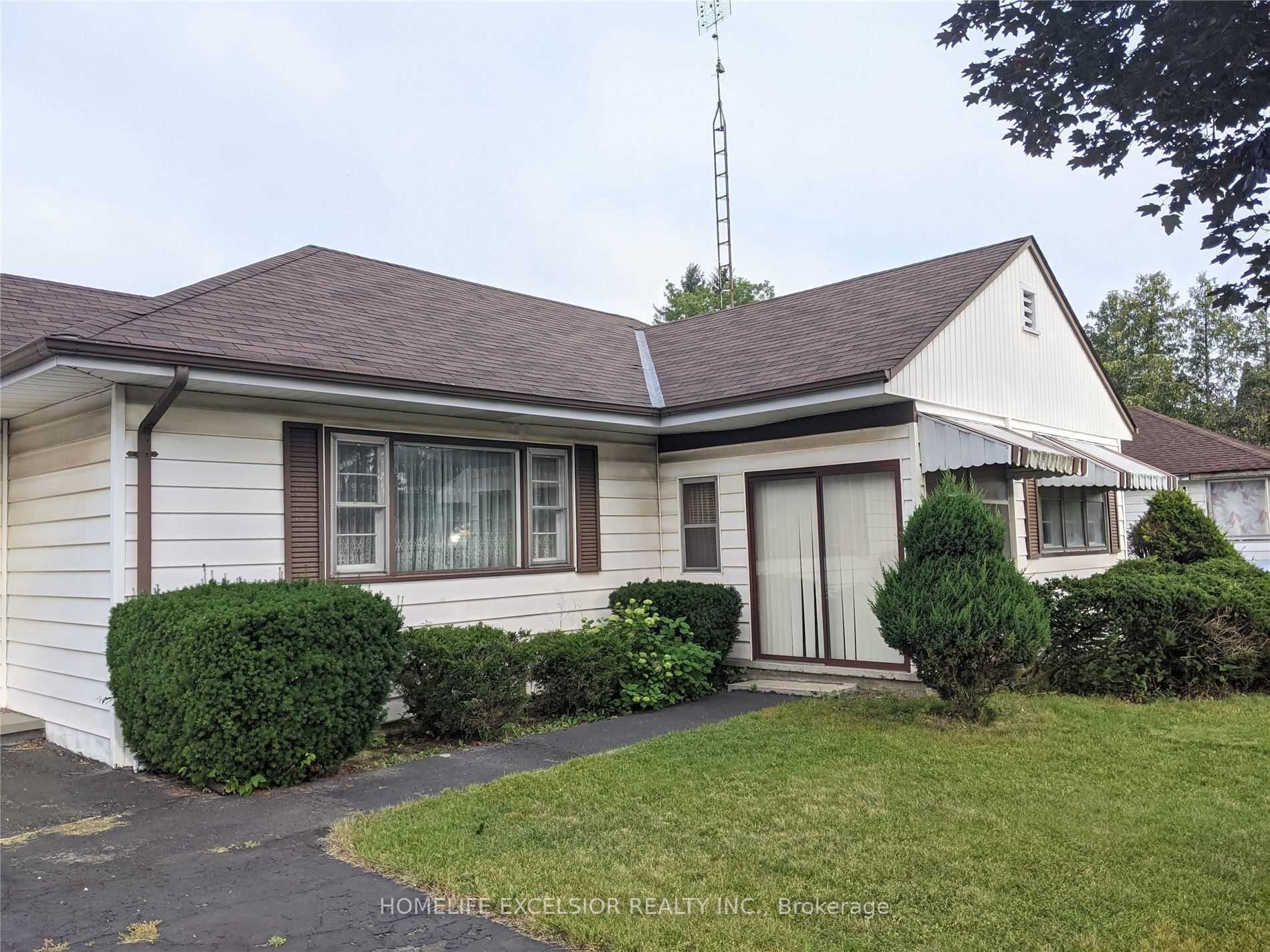 1482 Simcoe St N