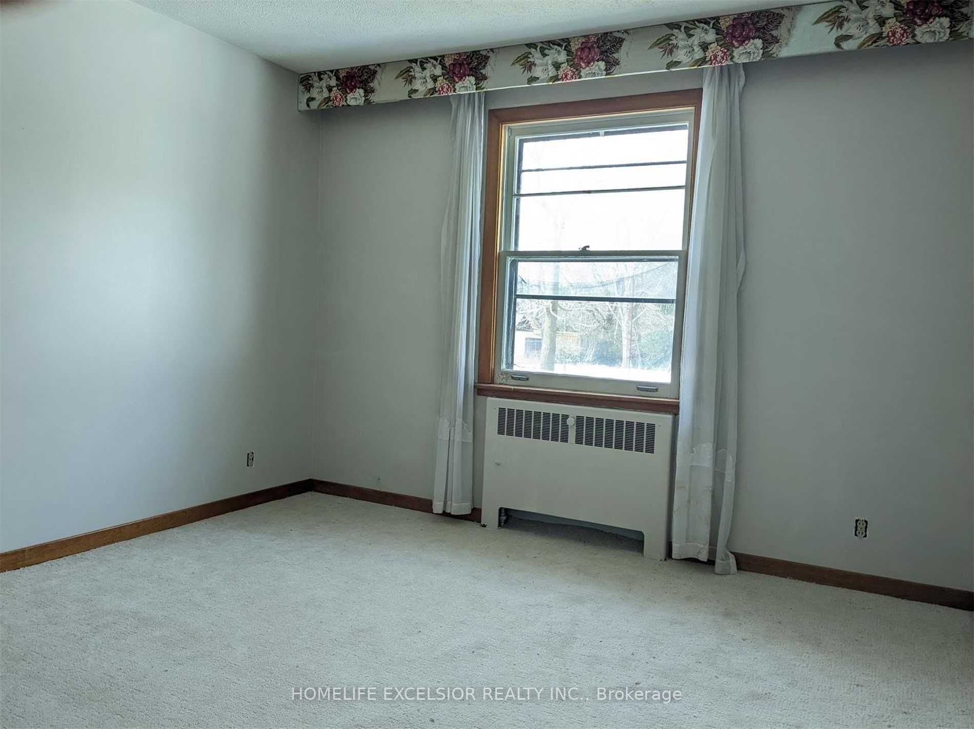 1482 Simcoe St N