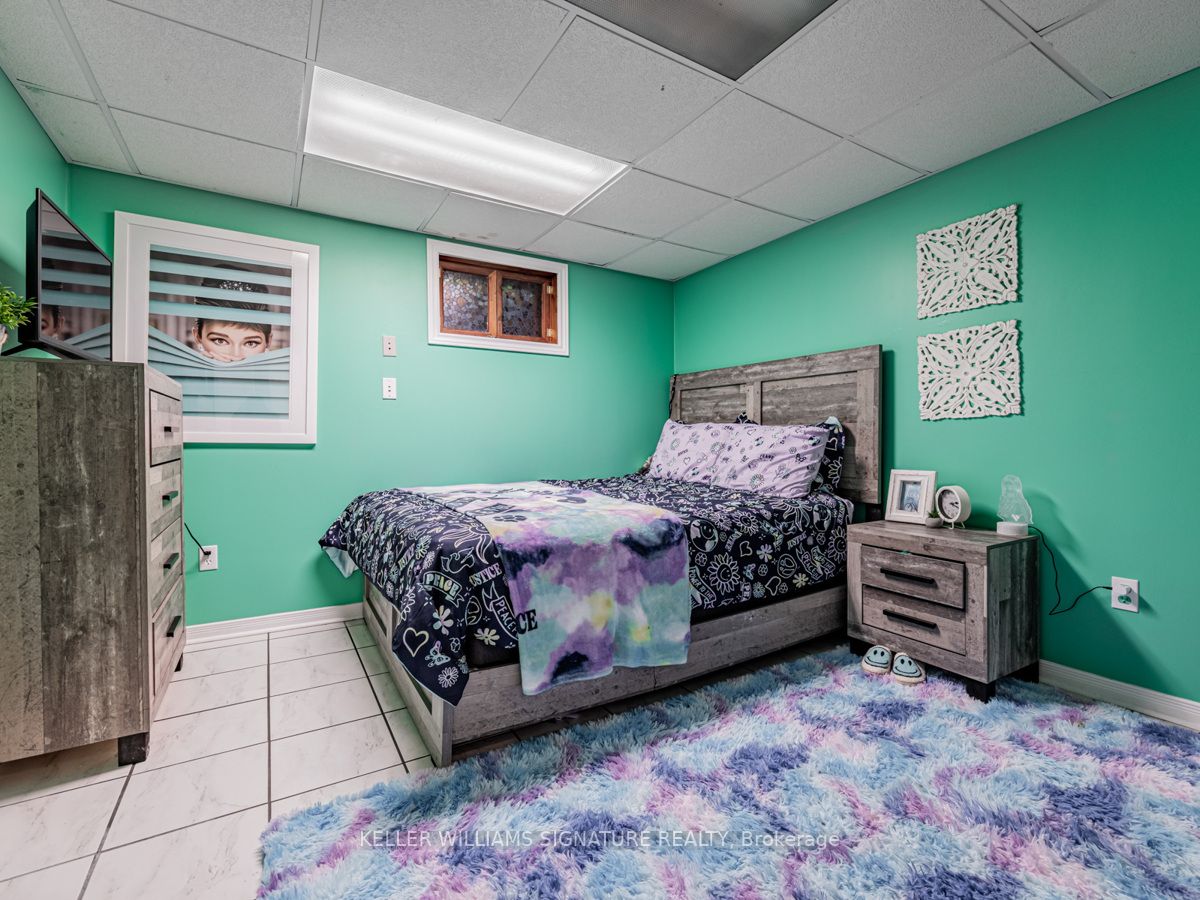 90 Roser Cres
