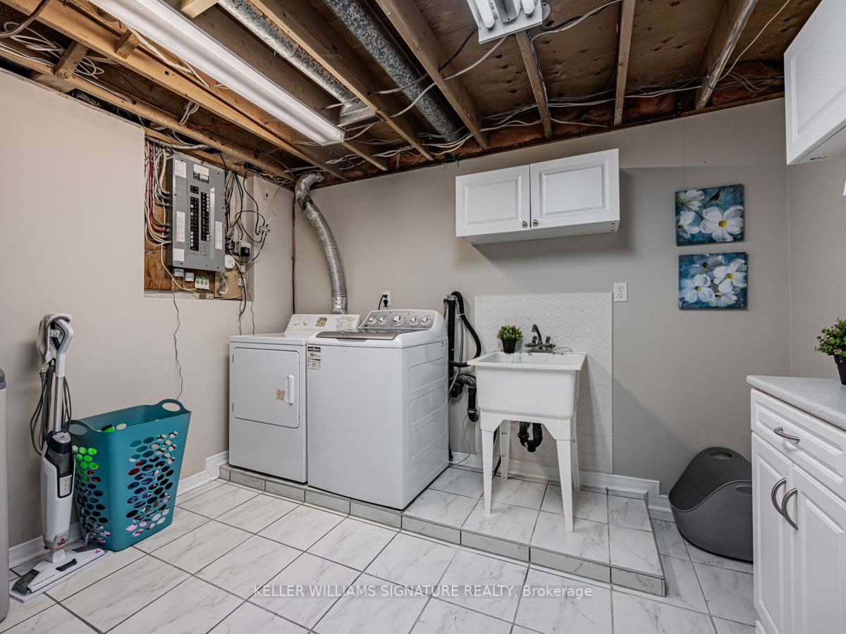 90 Roser Cres