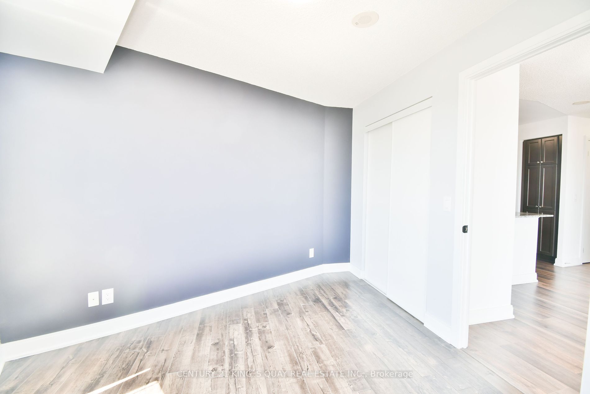 125 Village Green Sq, #2404