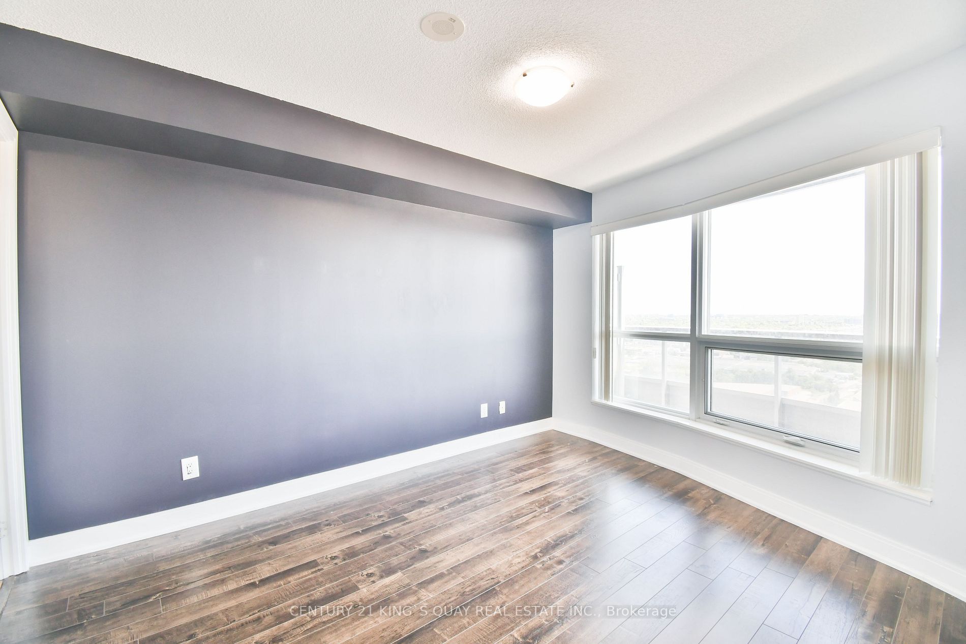 125 Village Green Sq, #2404