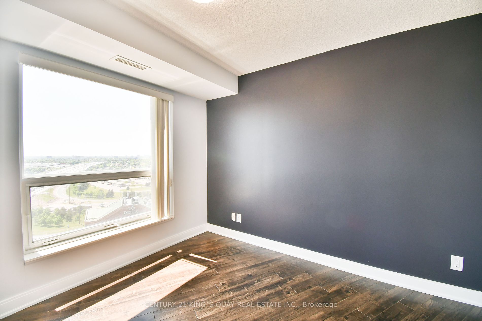125 Village Green Sq, #2404