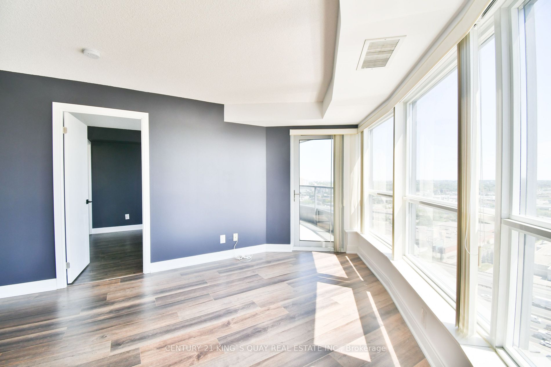 125 Village Green Sq, #2404