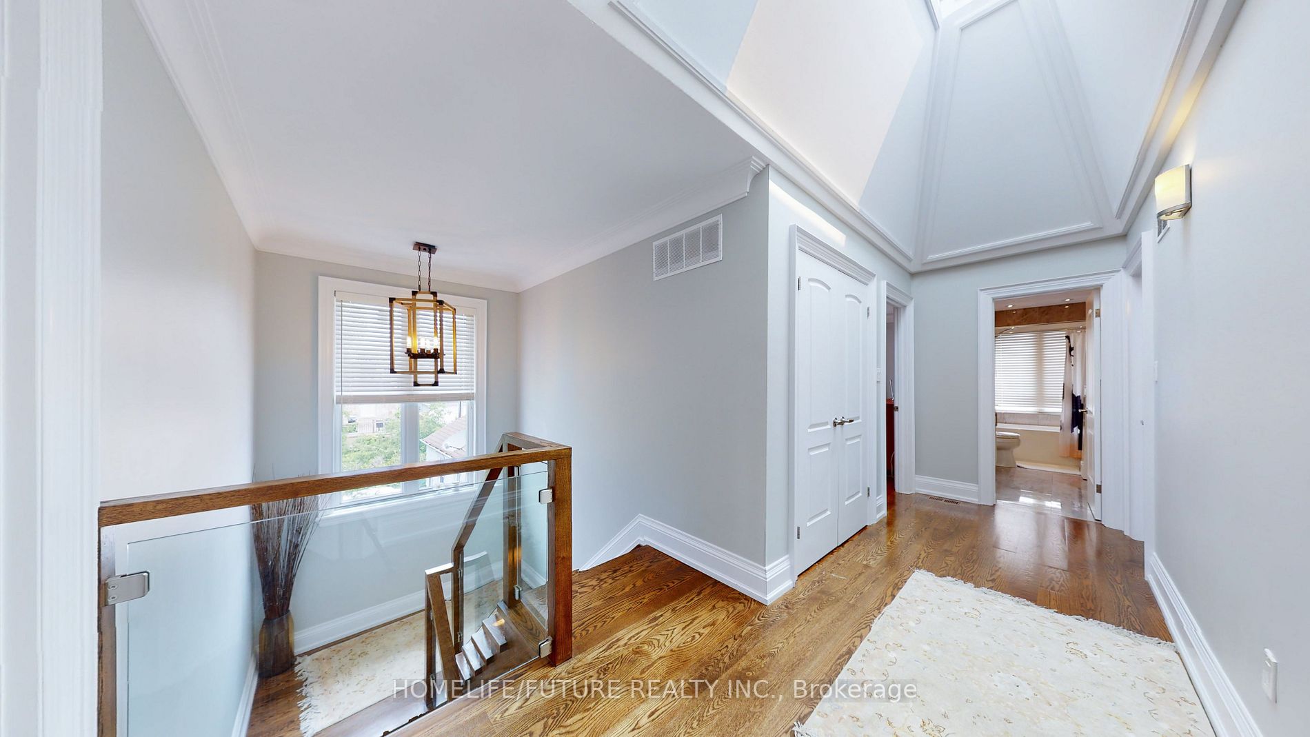 98 Squires Ave