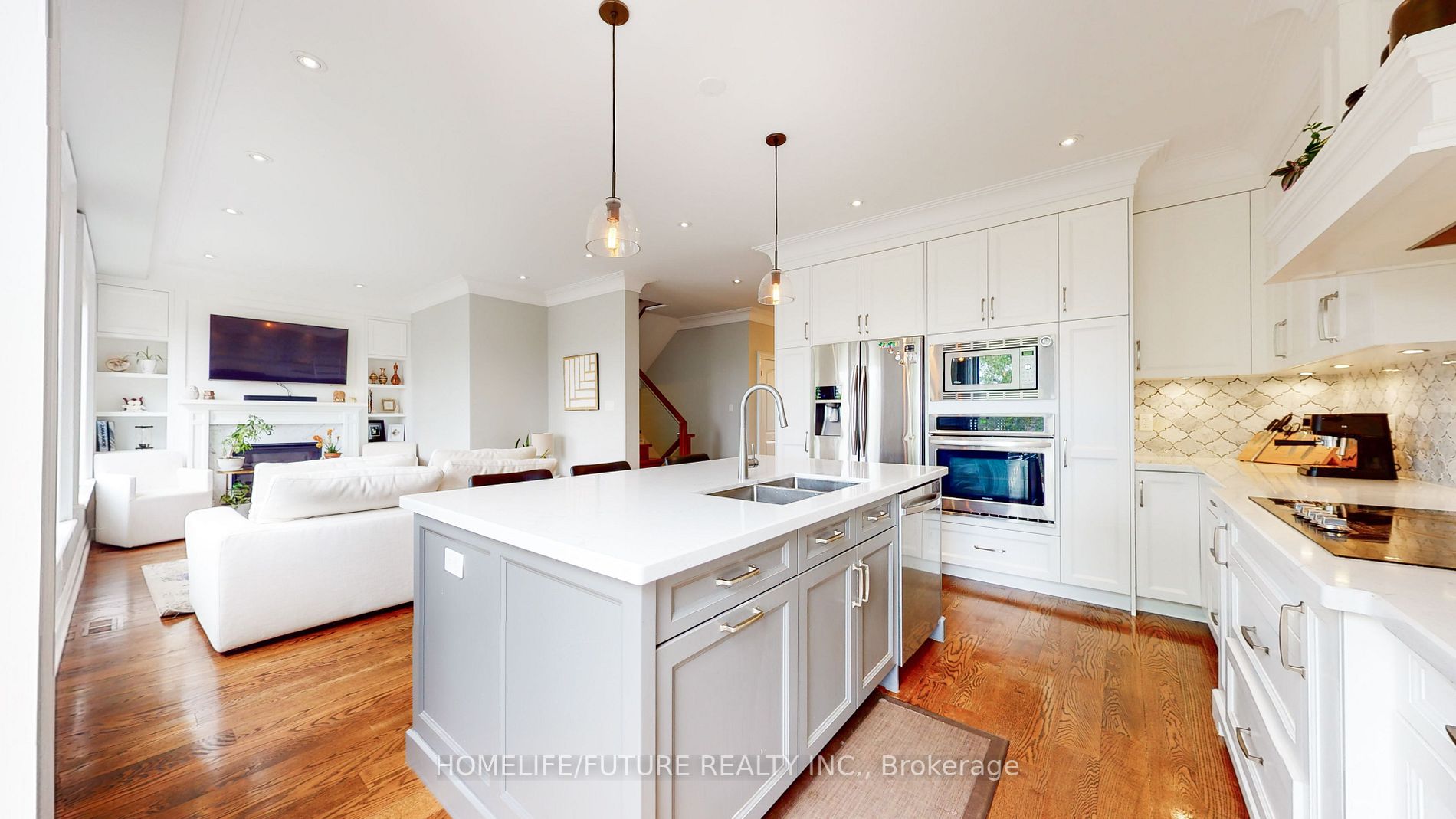 98 Squires Ave