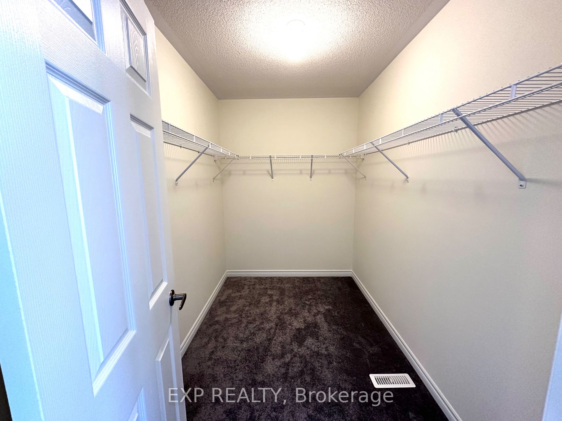 1194 Rexton Dr