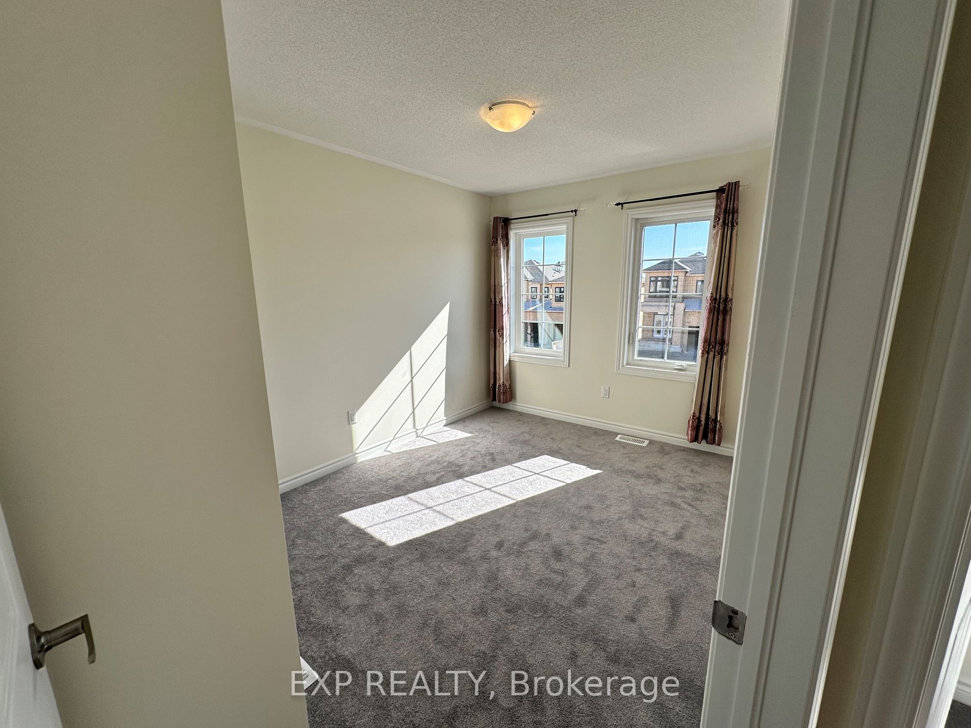 1194 Rexton Dr