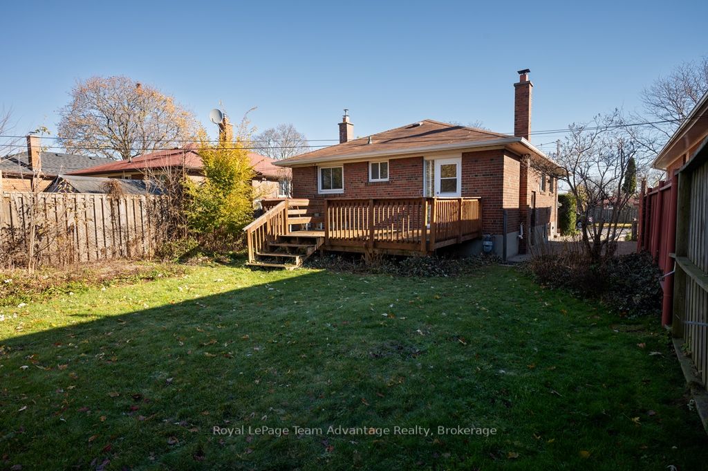 4 Barnes Cres