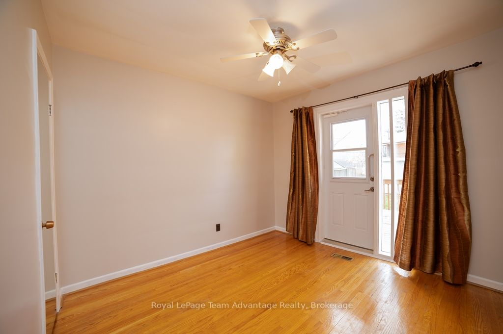 4 Barnes Cres