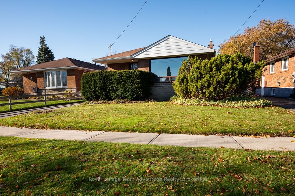 4 Barnes Cres