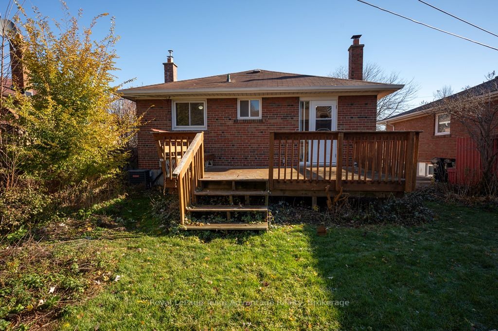 4 Barnes Cres