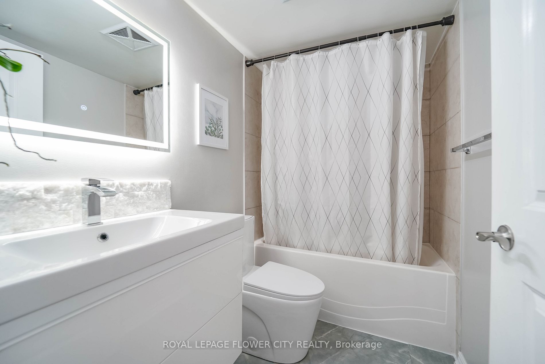 8 Rosebank Dr, #6L