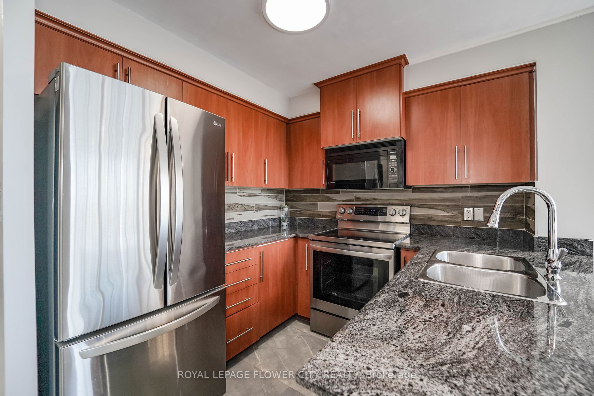 8 Rosebank Dr, #6L