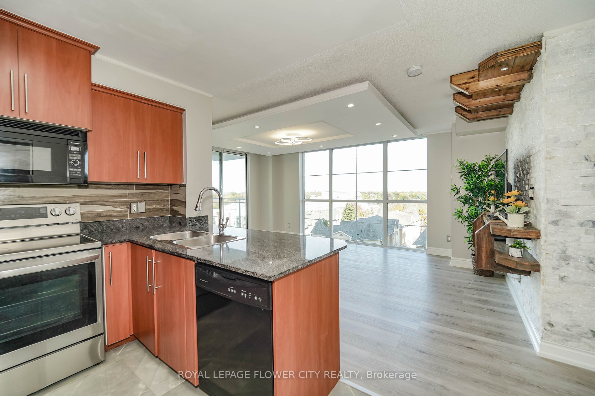 8 Rosebank Dr, #6L
