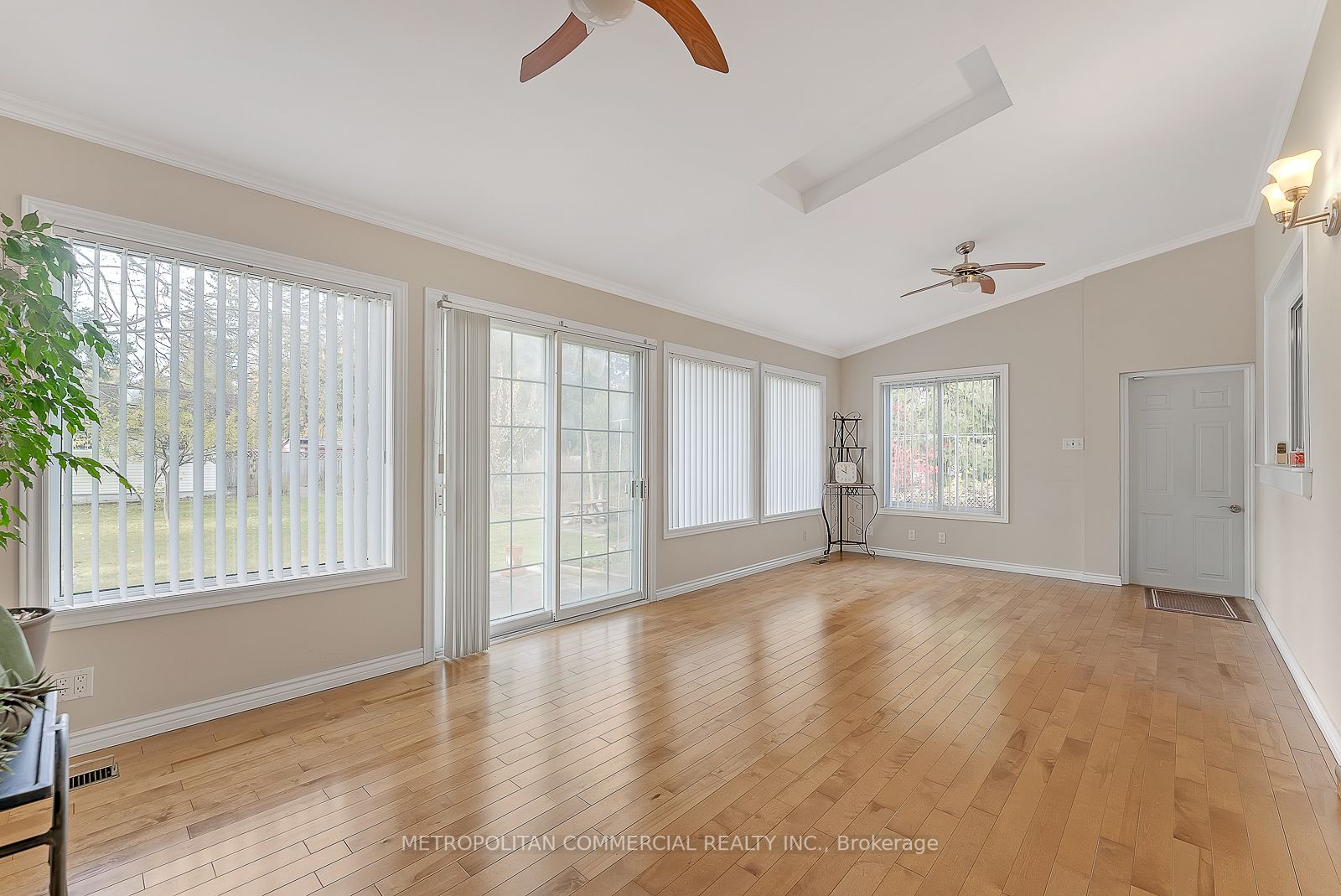 40 Conlins Rd