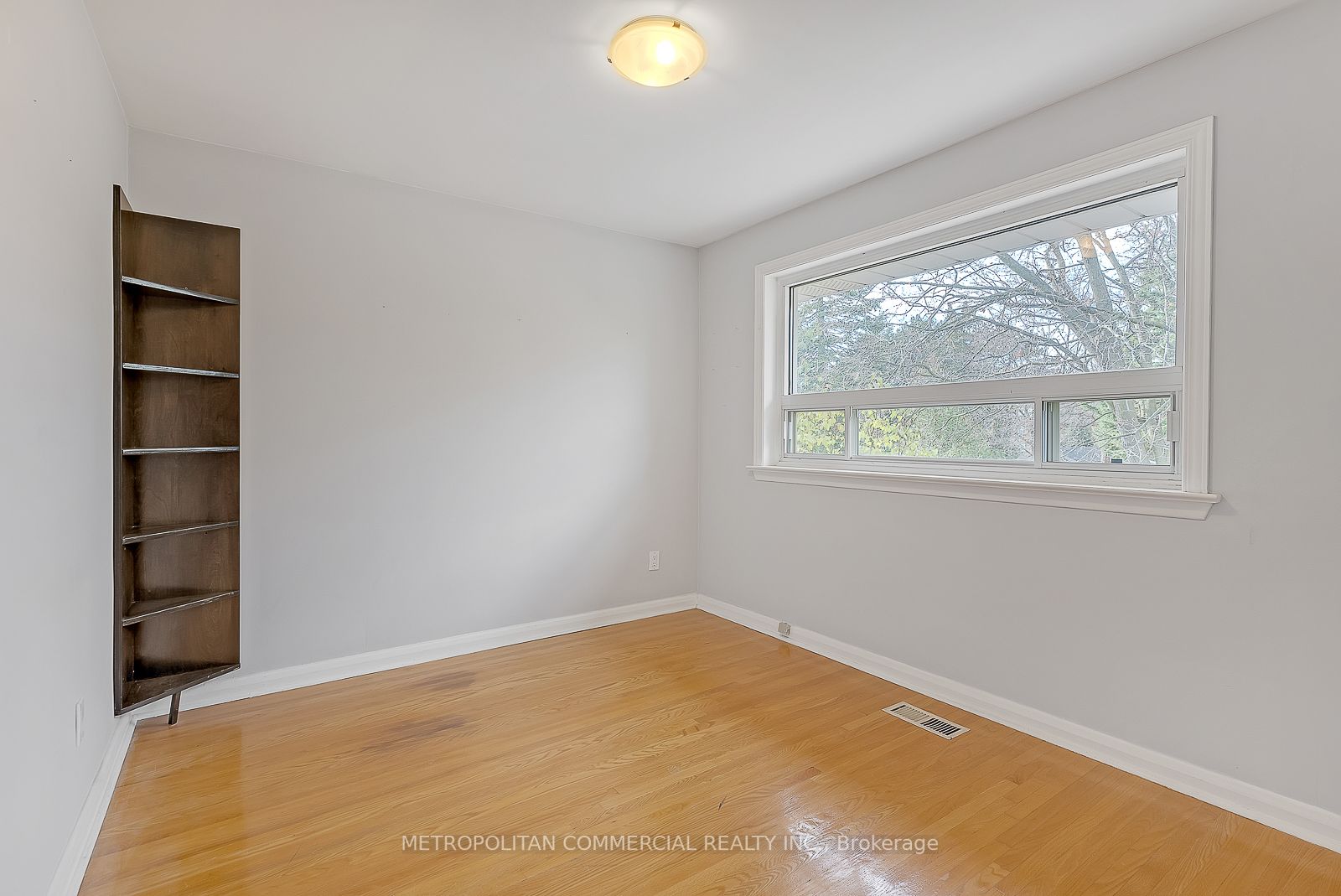 40 Conlins Rd