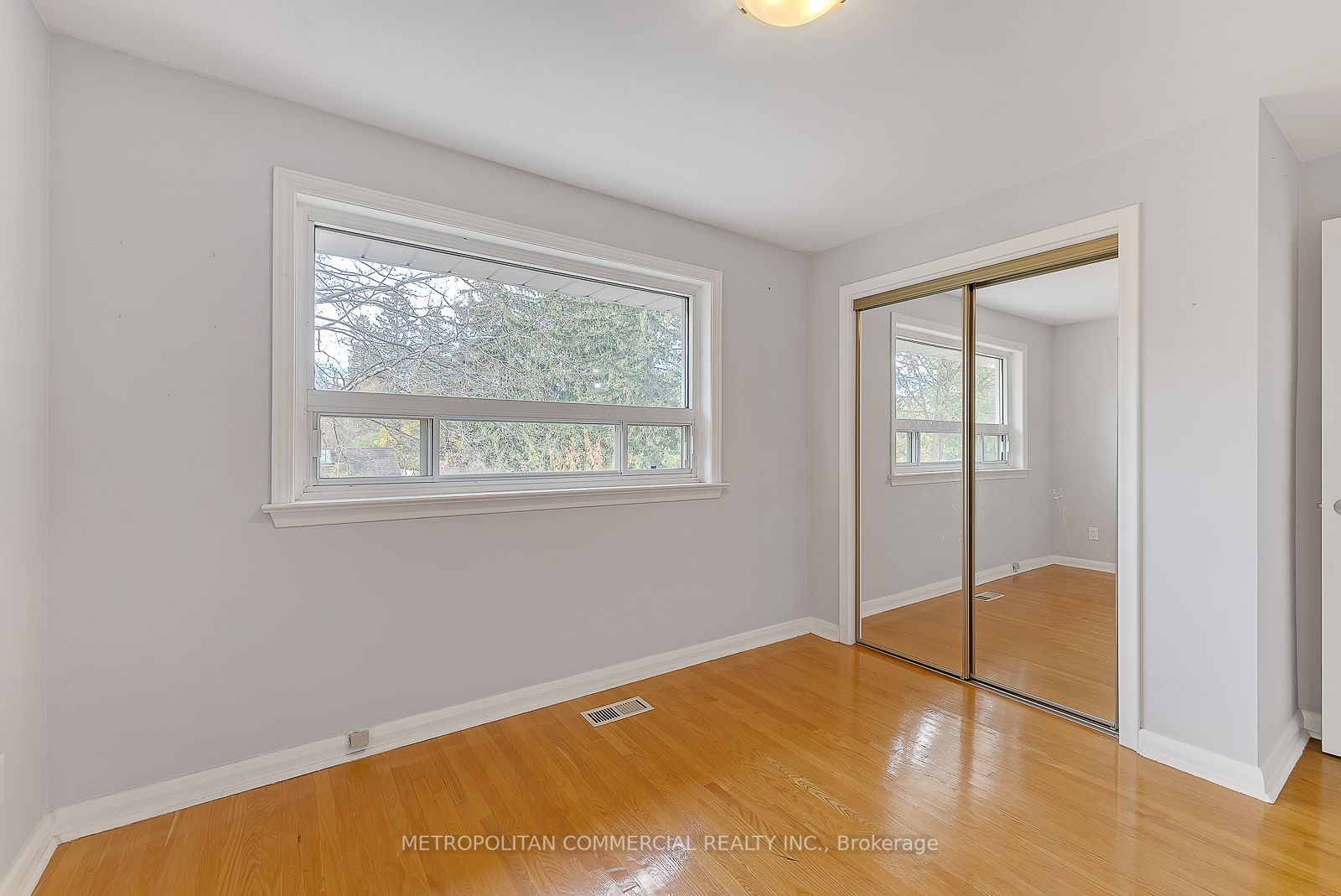 40 Conlins Rd