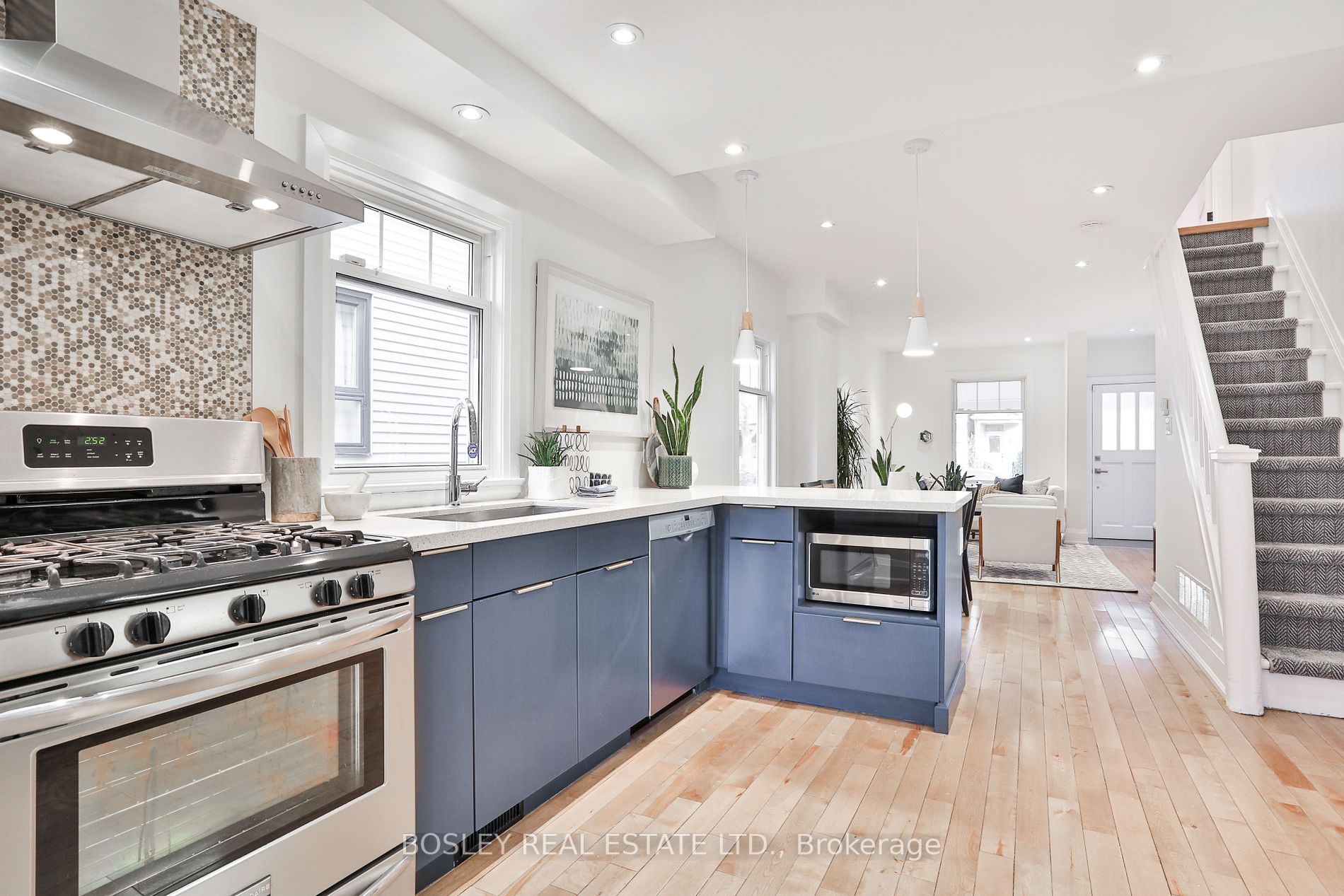 122 Hampton Ave