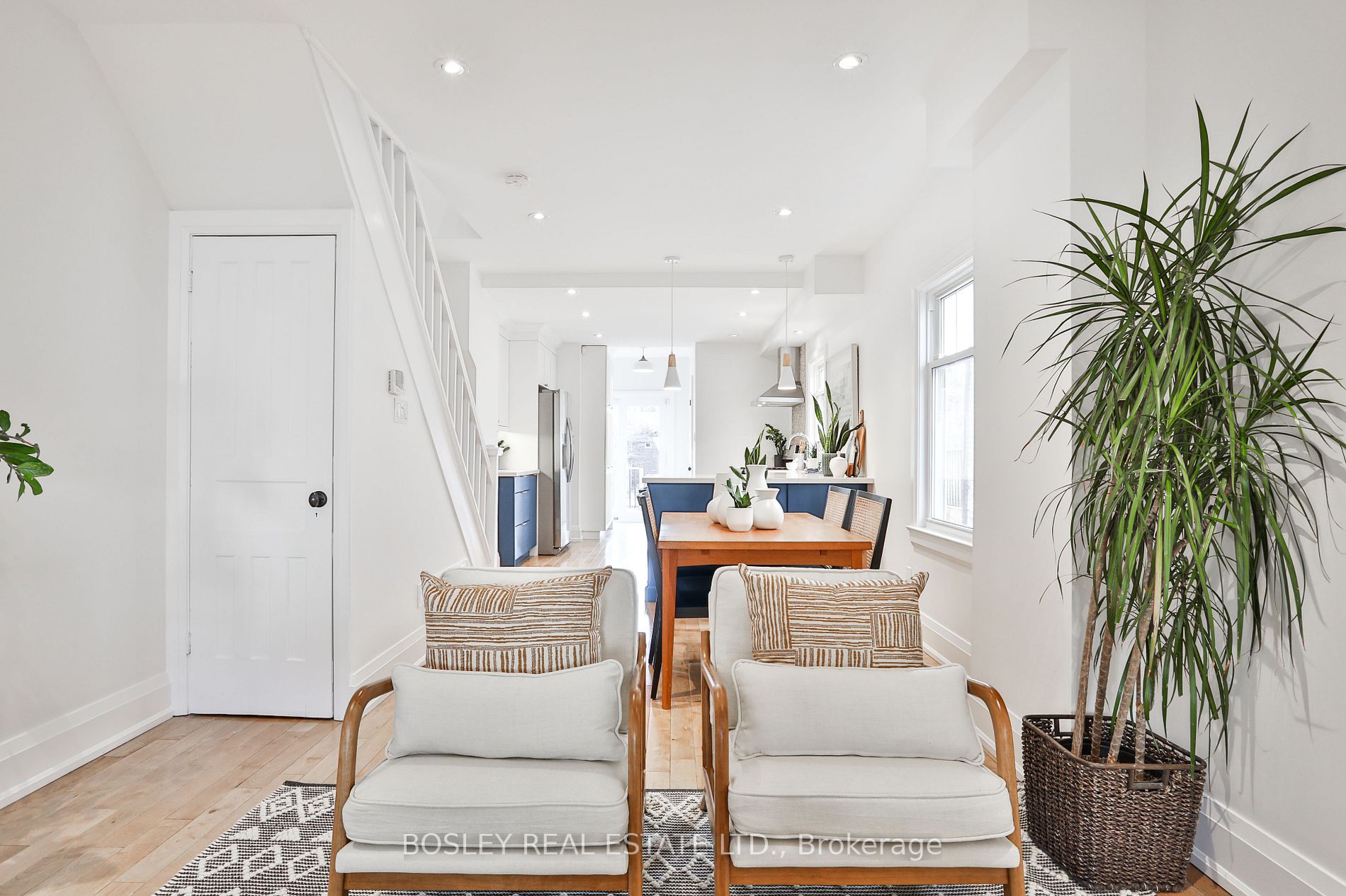 122 Hampton Ave