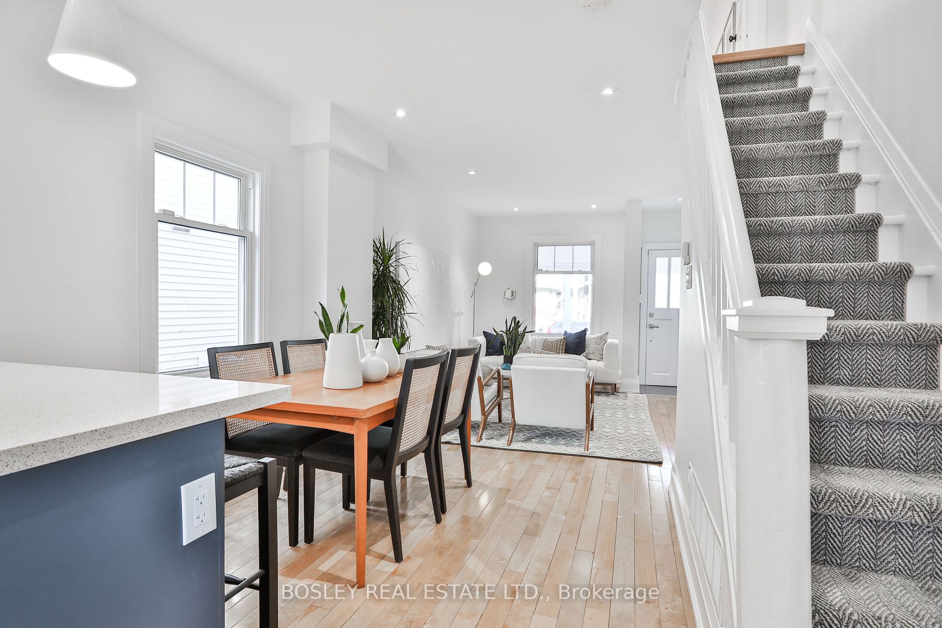 122 Hampton Ave