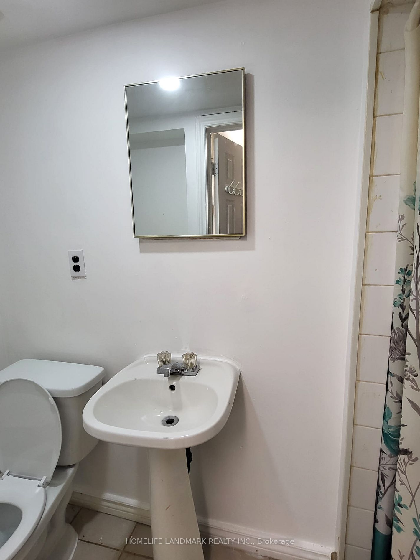 8 Lesskim Crt, #Bsmt