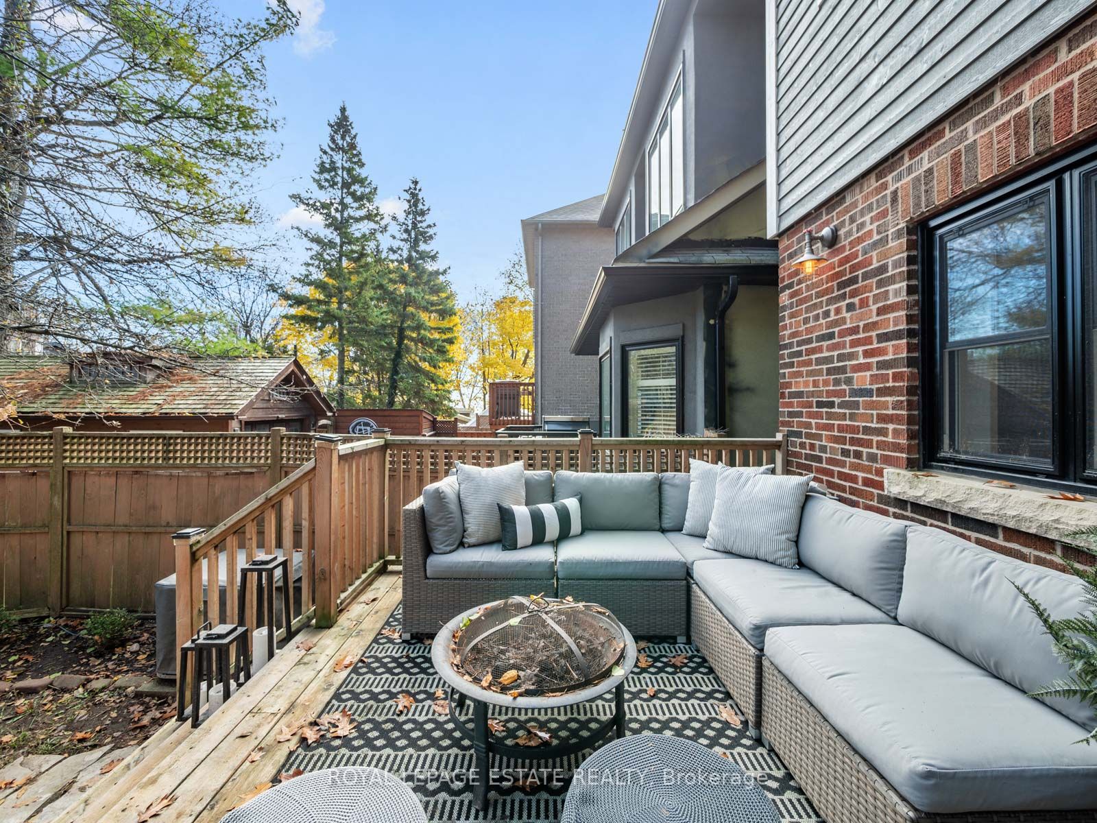 39 Willow Ave
