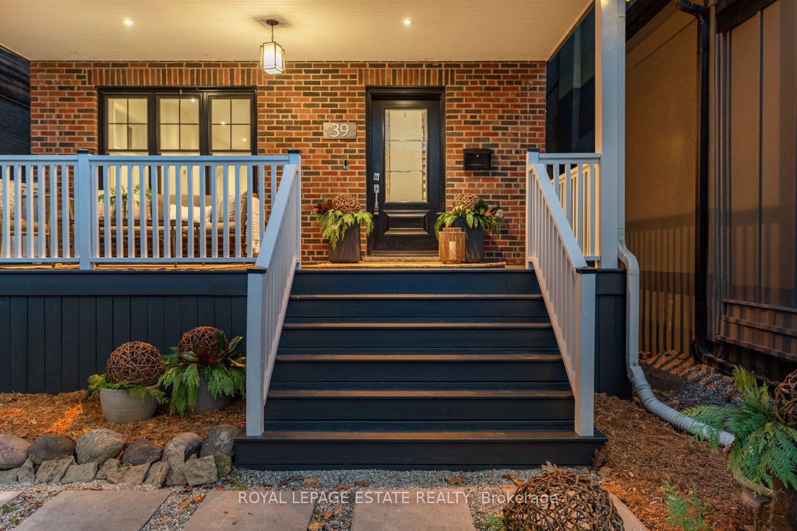 39 Willow Ave