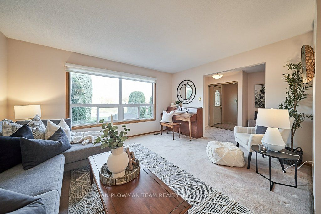 1370 Manitou Dr