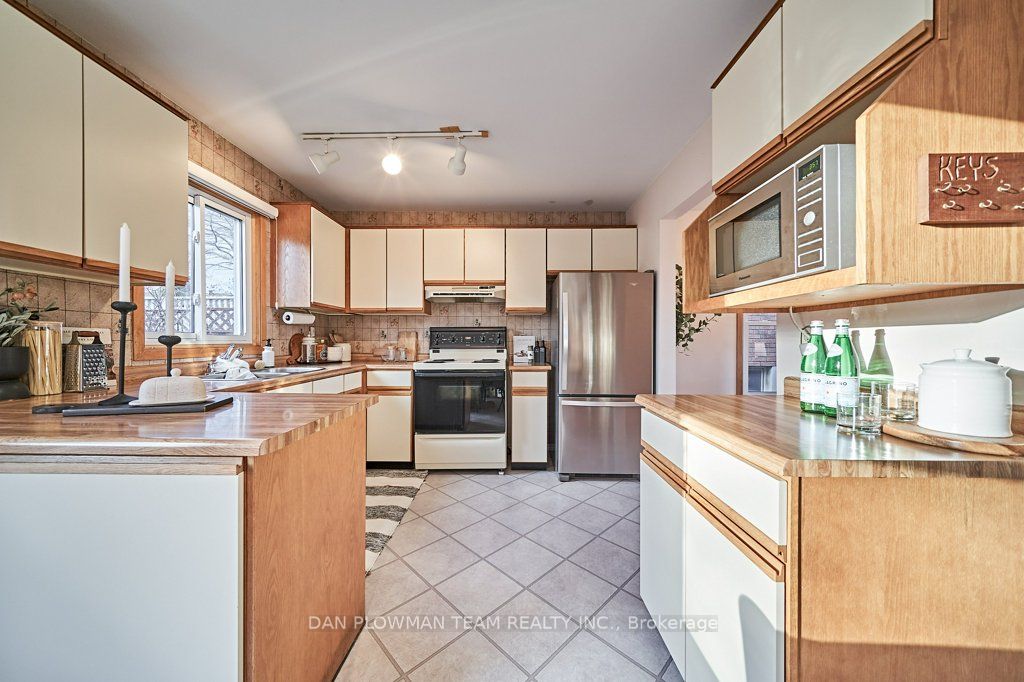 1370 Manitou Dr