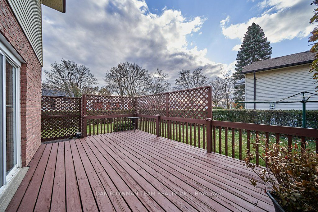 1370 Manitou Dr