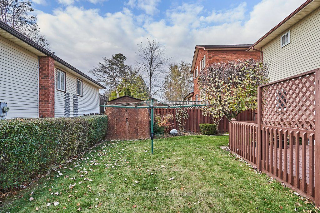 1370 Manitou Dr