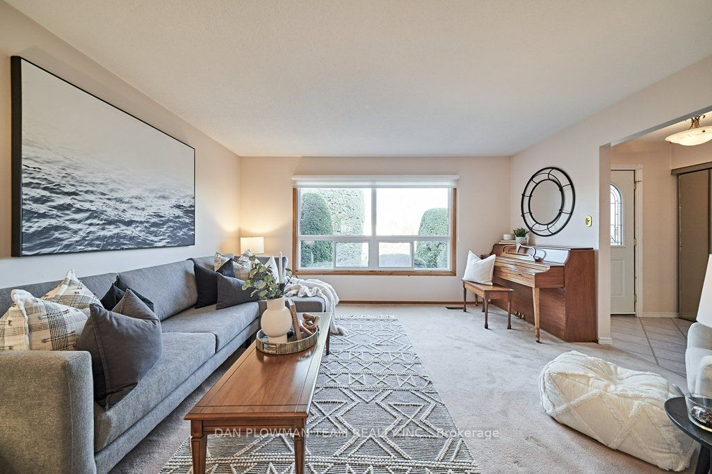 1370 Manitou Dr