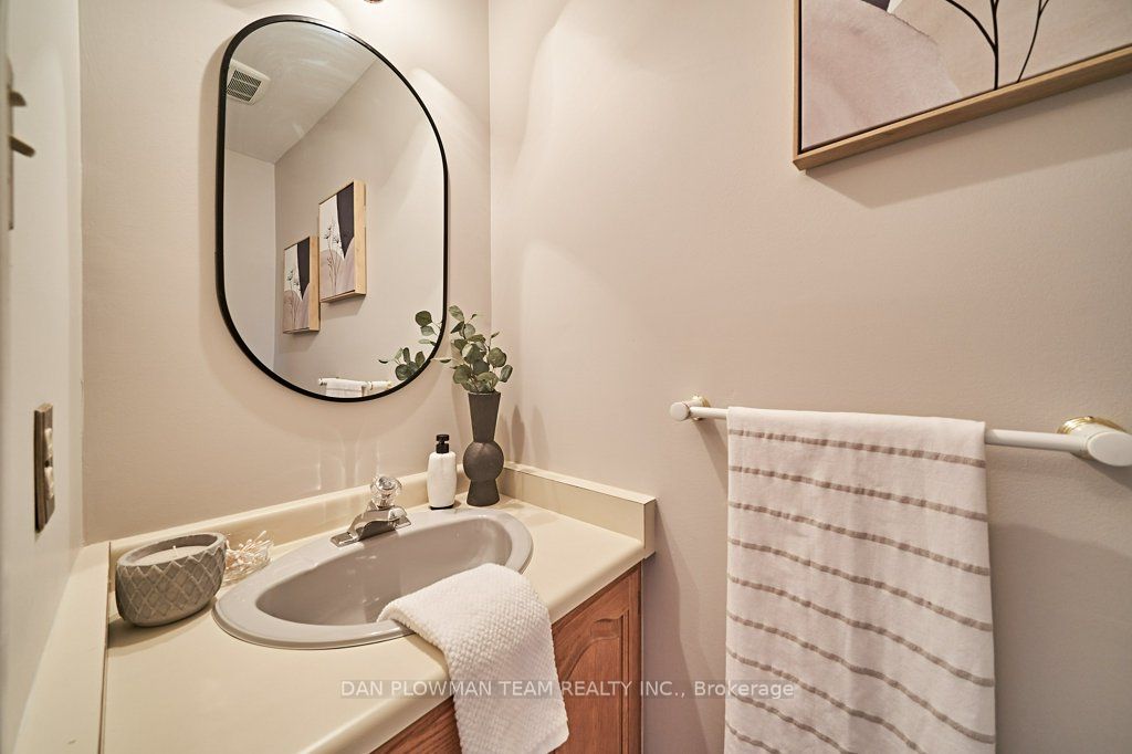 1370 Manitou Dr