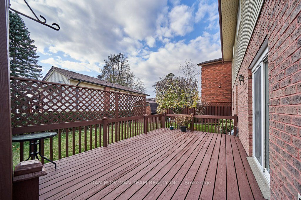 1370 Manitou Dr